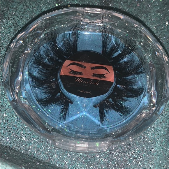 “Doll” Eyelash Strip - Picture 1 of 2